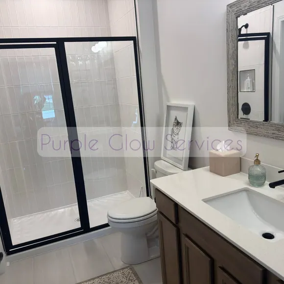 Clean bathroom with streak-free shower glass, mirror and vanity after a house cleaning in Smyrna, TN